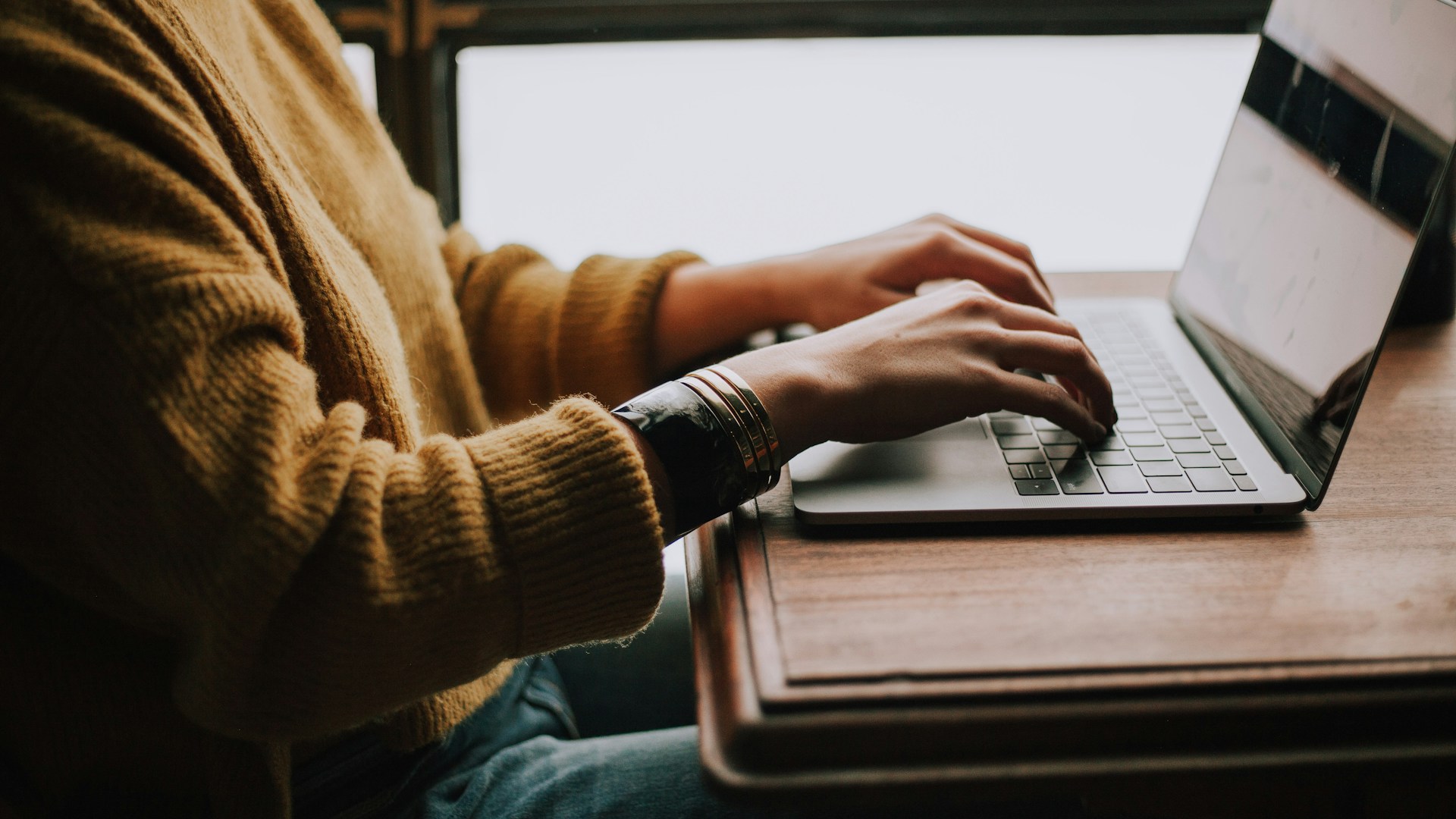 Best Free AI Tools for Writing Research Papers