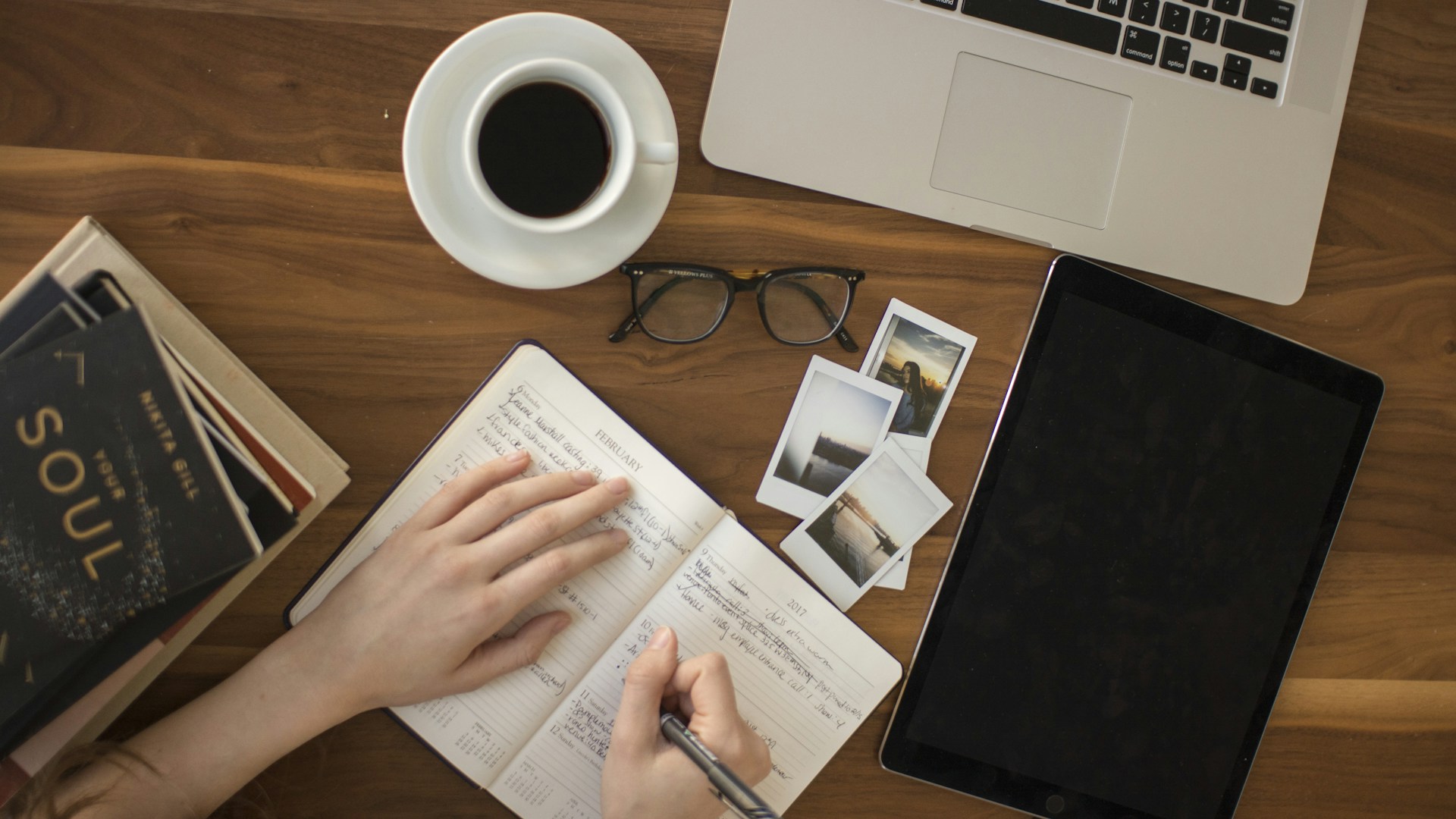 Notion AI vs ChatGPT: Which AI Writing Assistant Is Better for Work?
