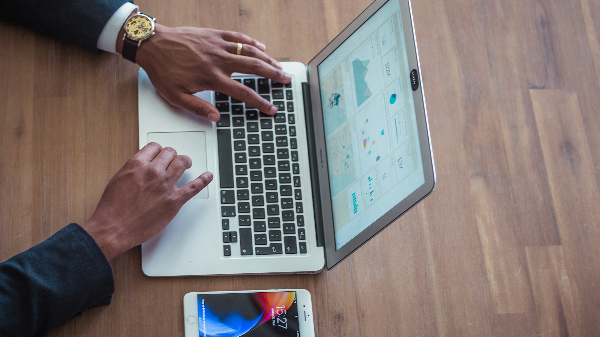 The Best AI Writing Tools: Insights from Reddit Users